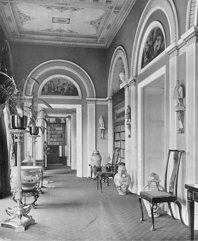 Bibliotekkorridoren av Charles Latham