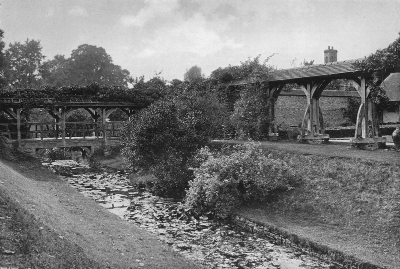 The Moat, South-East Side av Charles Latham