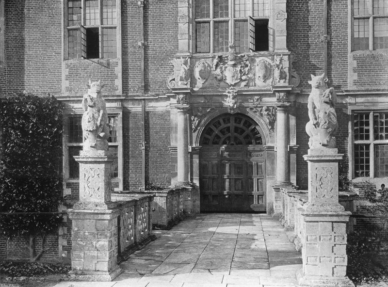 Verandaen og broen (s/hvitt bilde) av Charles Latham
