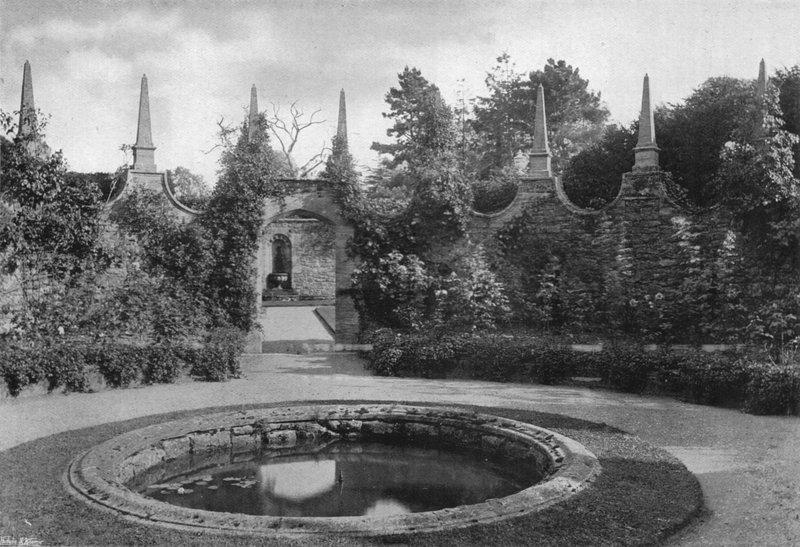 Til Rose Court av Charles Latham
