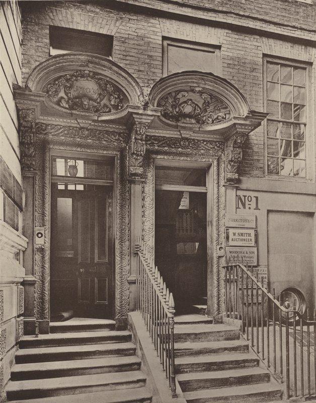 To døråpninger, Laurence Pountney Hill, East Central av Charles Latham