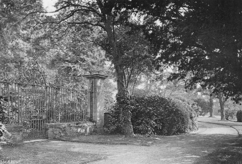 Under et barlindtre av Charles Latham