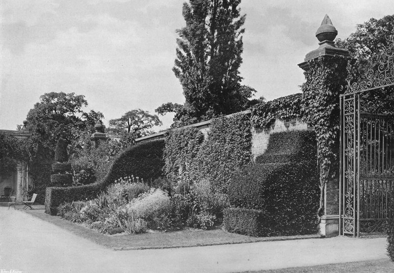 Barlind Buttress, Alkovevandringen av Charles Latham