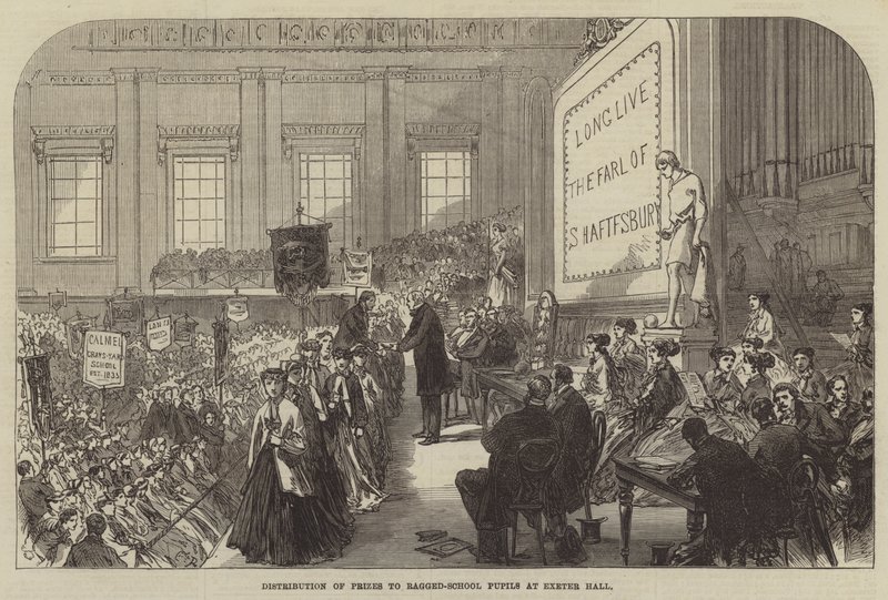 Utdeling av priser til ujevn skoleelever ved Exeter Hall av Sir John Charles Robinson