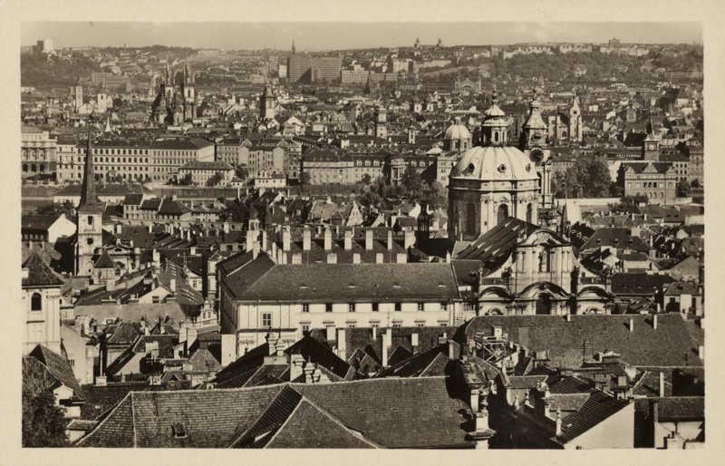 Postkort som viser et generelt syn på Praha av Czech Photographer
