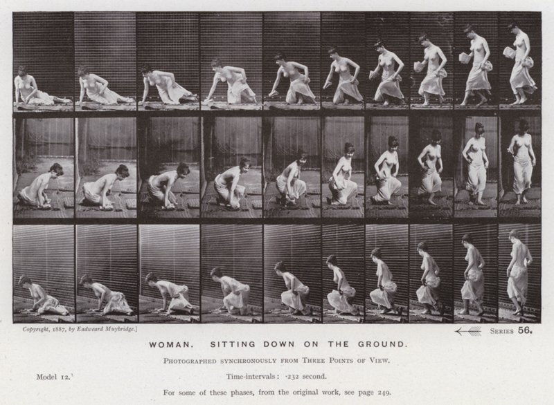 Den menneskelige figuren i bevegelse: Kvinne som setter seg på bakken (s/hvitt-bilde) av Eadweard Muybridge