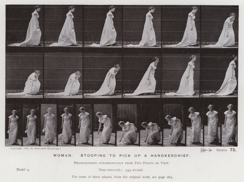 Den menneskelige figuren i bevegelse: Kvinne som bøyer seg for å plukke opp et lommetørkle (s/hvitt-bilde) av Eadweard Muybridge