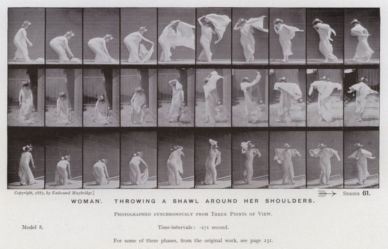 Den menneskelige figuren i bevegelse: Kvinne som kaster et sjal rundt skuldrene (s/hvitt-bilde) av Eadweard Muybridge