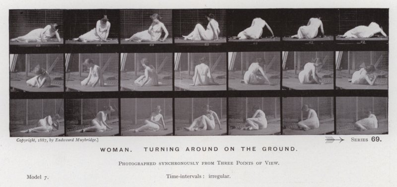 Den menneskelige figuren i bevegelse: Kvinne som snur seg på bakken (s/hvitt-bilde) av Eadweard Muybridge