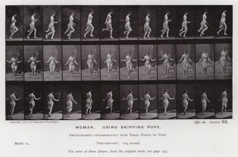 Den menneskelige figuren i bevegelse: Kvinne, bruker hoppetau (s/hvitt-bilde) av Eadweard Muybridge
