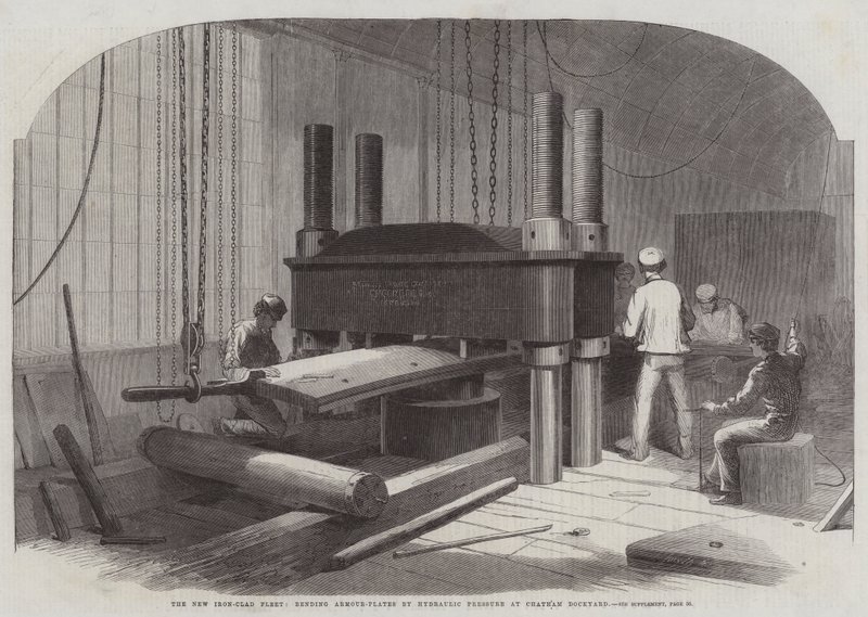 Den nye jernbelagte flåten, bøyer panserplater ved hjelp av hydraulisk trykk på Chatham Dockyard av Edwin Weedon