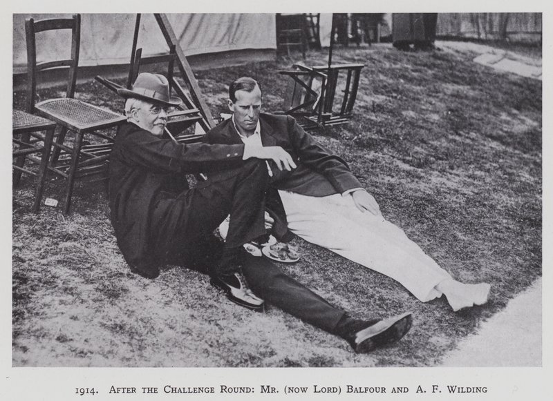 1914, etter utfordringsrunden, herr (nå Lord) Balfour og AF Wilding (s/h-foto) av English Photographer