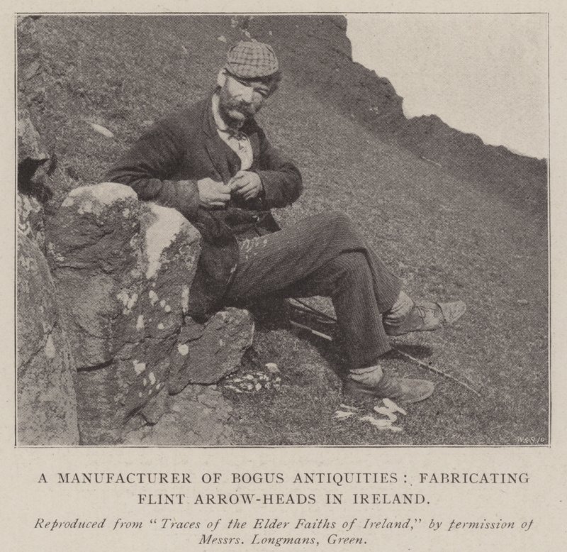 En produsent av falske antikviteter, som produserer Flint Arrow-Heads i Irland av English Photographer