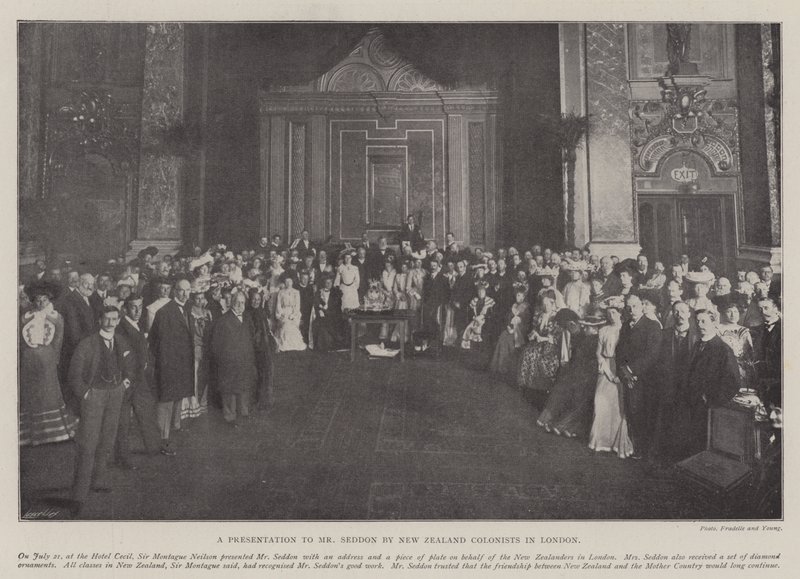 En presentasjon til Mr Seddon av New Zealand Colonists i London av English Photographer