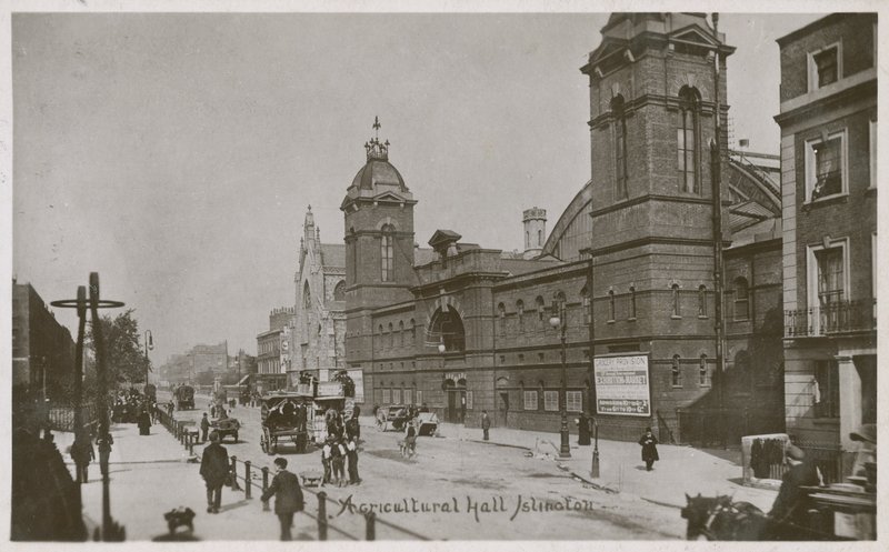 Agricultural Hall Islington av English Photographer