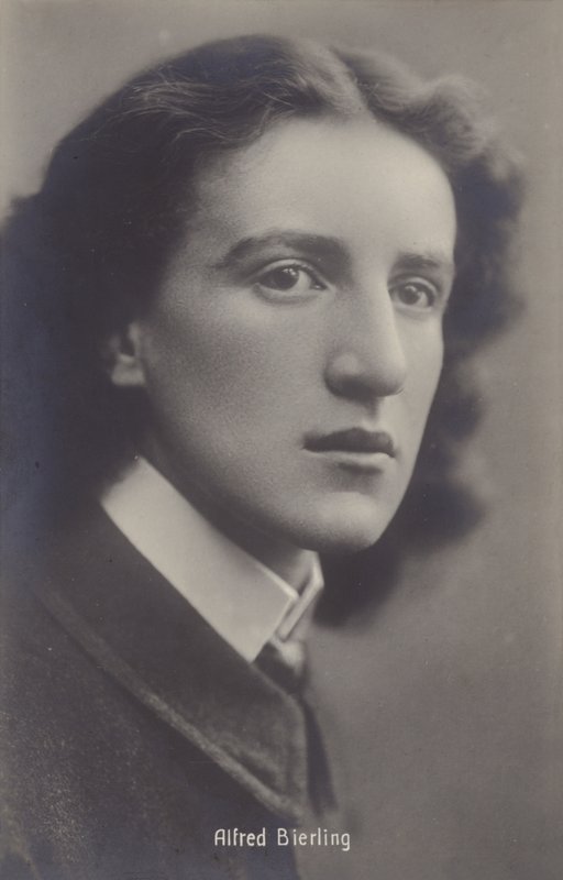 Alfred Bierling, musiker av English Photographer