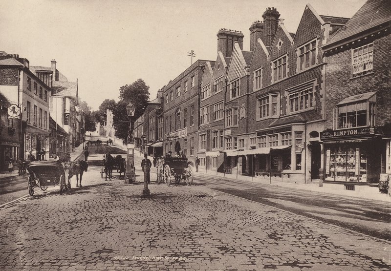 Arundel: High Street (s/hvitt bilde) av English Photographer