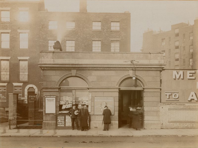 Baker Street jernbanestasjon, østre inngang, Marylebone Road, London; fotografi tatt mai 1908 av English Photographer