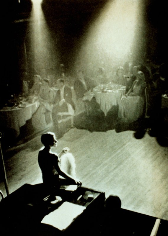 Beatrice Lillie, en revyartist på 1920-tallet under søkelyset på Cafe de Paris av English Photographer