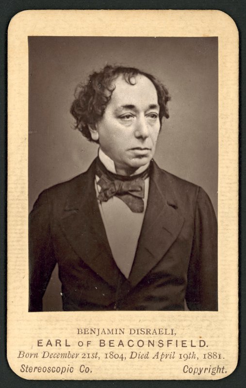 Benjamin Disraeli, jarl av Beaconsfield, minnefotokort (s/hvitt-bilde) av English Photographer