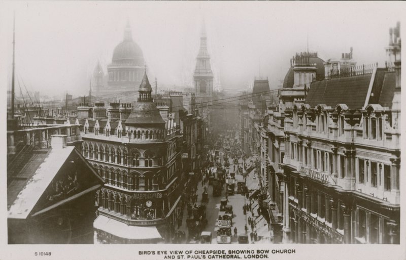 Fugleperspektiv av Cheapside som viser Bow Church og St Pauls Cathedral, London av English Photographer
