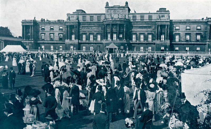Buckingham Palace Garden Party, 1911 av English Photographer