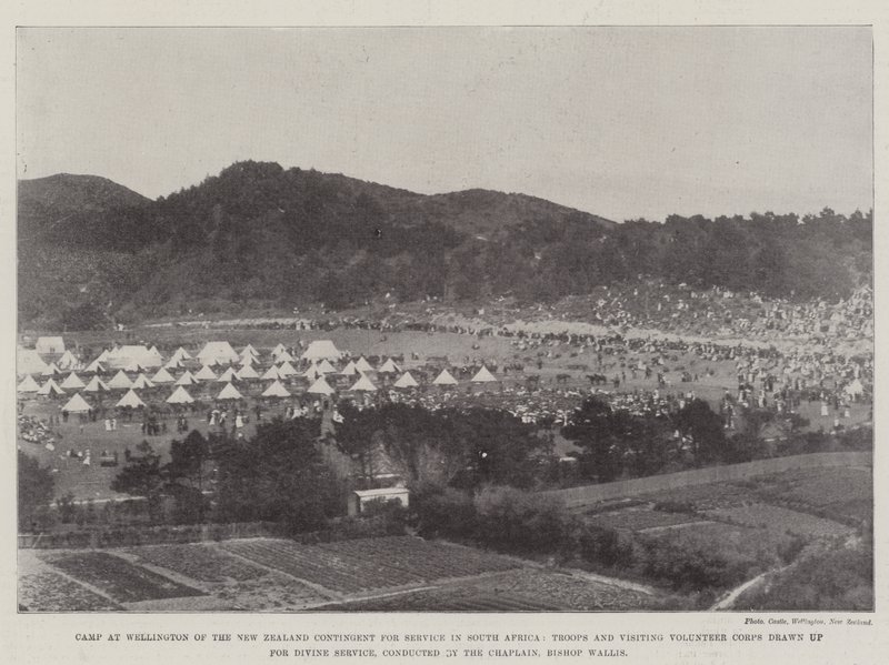 Leir ved Wellington i New Zealands kontingent for tjeneste i Sør-Afrika, tropper og besøkende frivillige korps utarbeidet for gudstjeneste, ledet av kapellanen, biskop Wallis av English Photographer