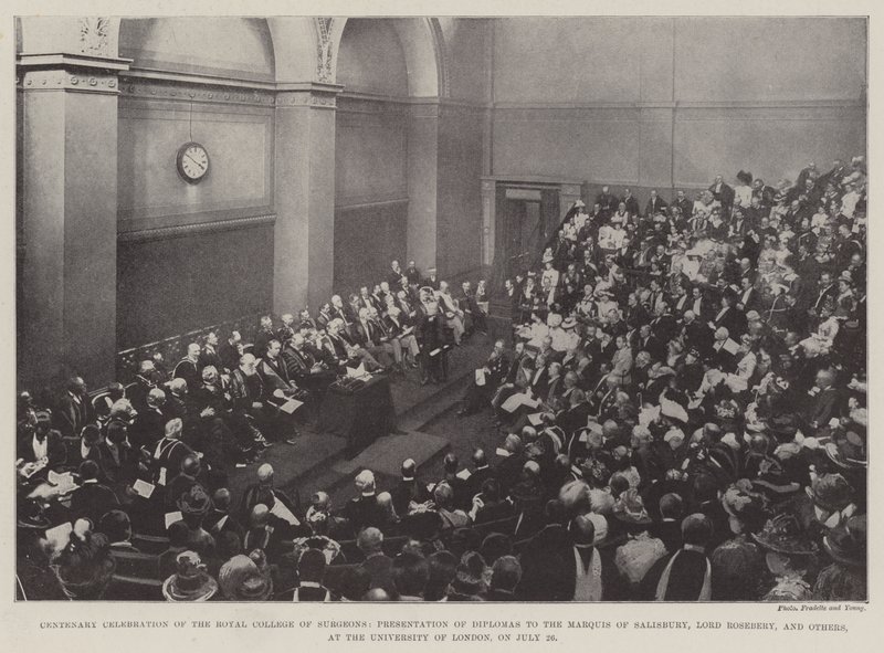 Hundreårsfeiring av Royal College of Surgeons, presentasjon av diplomer til markisen av Salisbury, Lord Rosebery og andre, ved University of London, 26. juli av English Photographer