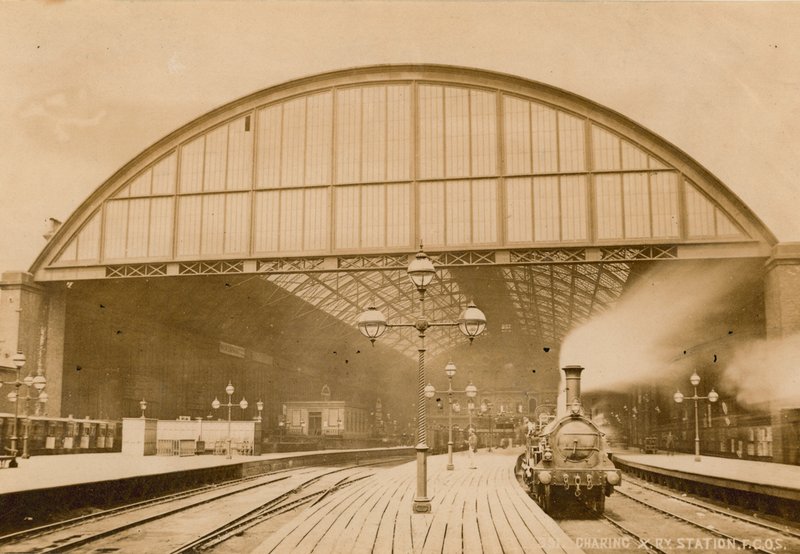 Charing Cross Station, London; fotografi, 1874 av English Photographer