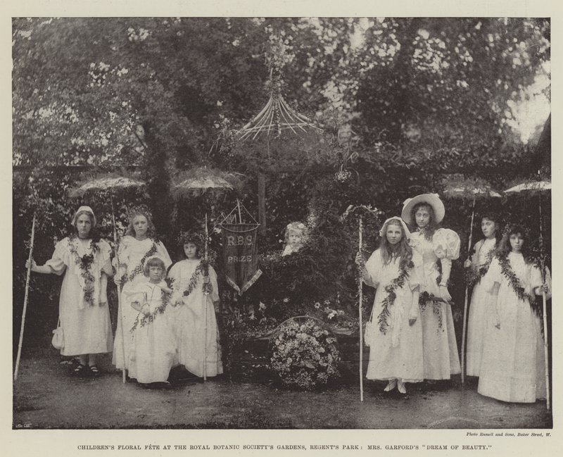 Barnas blomsterfest i Royal Botanic Societys Gardens, Regents Park, Mrs Garfords Dream of Beauty av English Photographer