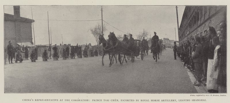 Kinas representant ved kroningen, prins Tsai Chen, eskortert av Royal Horse Artillery, forlater Shanghai av English Photographer