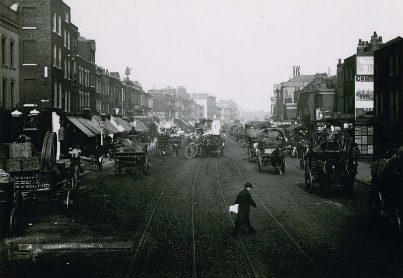 Commercial Road, London av English Photographer