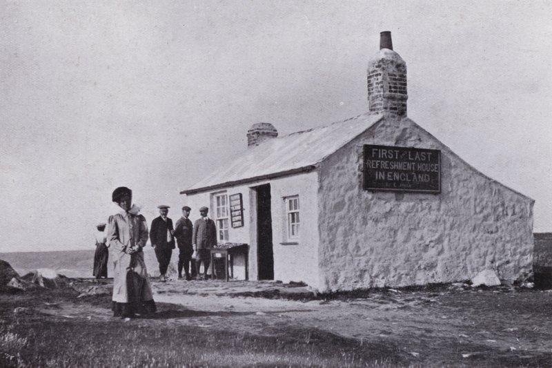 Cornwall: First and Last House, Lands End (s/hvitt-bilde) av English Photographer