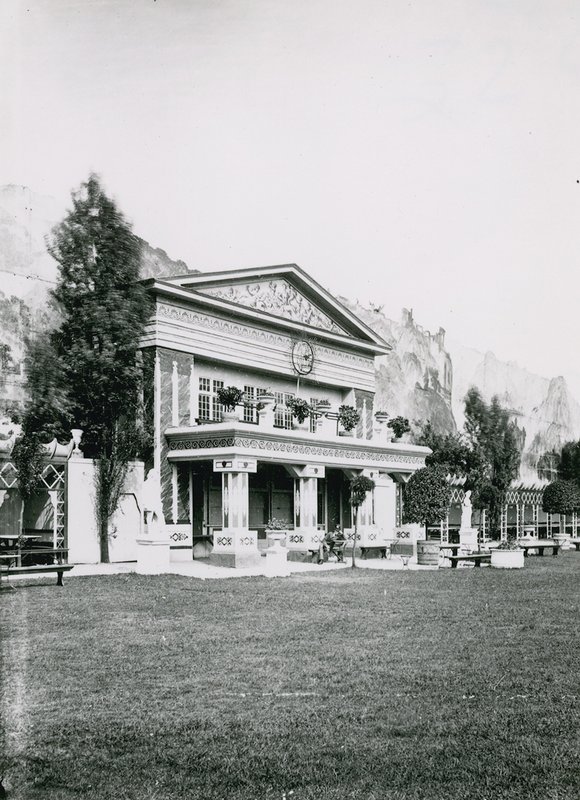 Cremorne Gardens, London: Swiss Cottage av English Photographer