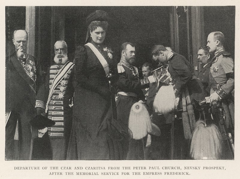 Tsarens og tsarens avgang fra Peter Paul-kirken, Nevsky Prospect, etter minnegudstjenesten for keiserinne Frederick av English Photographer