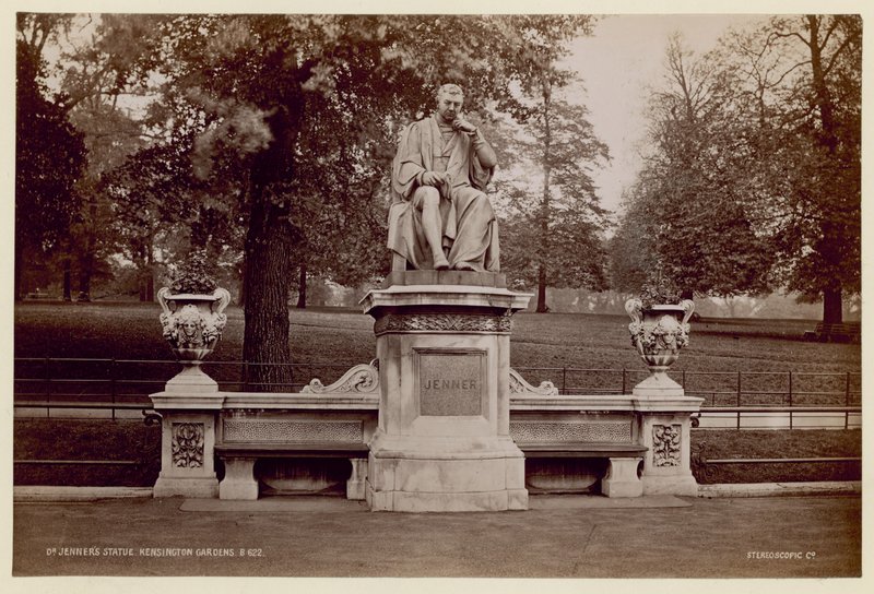Dr Jenners-statuen i Kensington Gardens av English Photographer