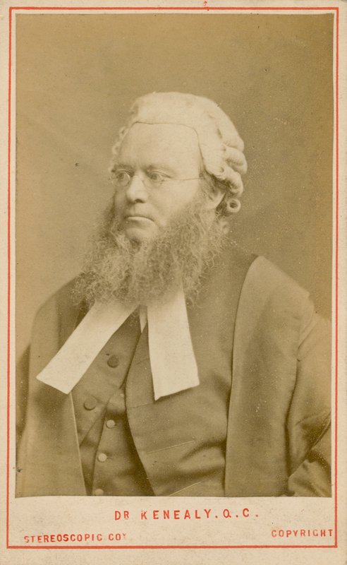 Dr Kenealy, QC av English Photographer