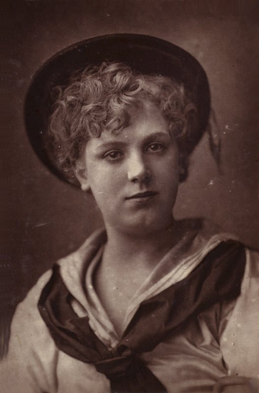Edith Bland av English Photographer