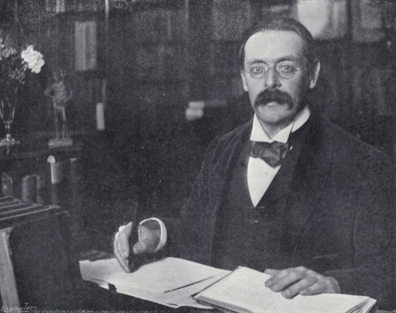 Edmund Gosse i sin studie (s/hv-bilde) av English Photographer