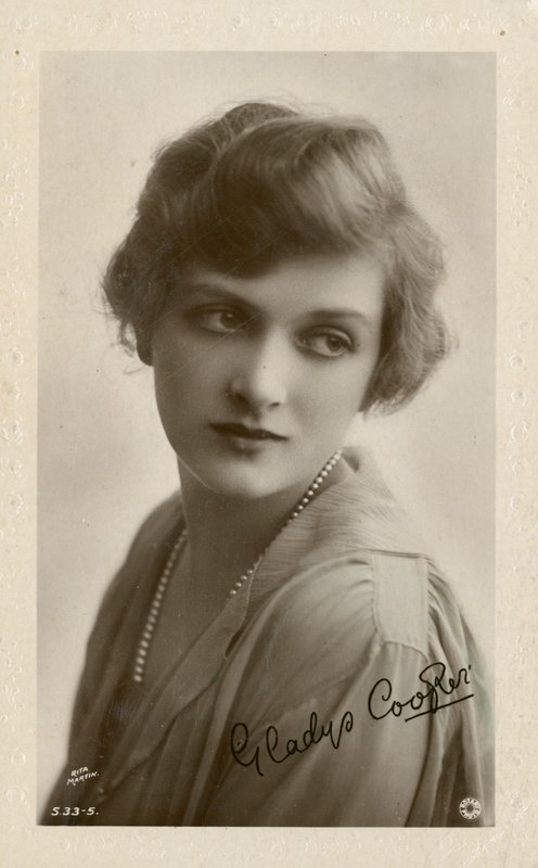 Edwardiansk postkort av Gladys Cooper av English Photographer