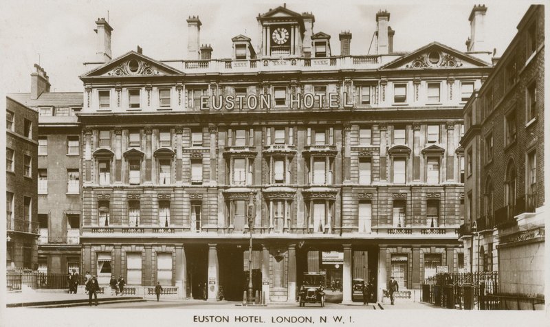 Euston Hotel, London NW1 av English Photographer