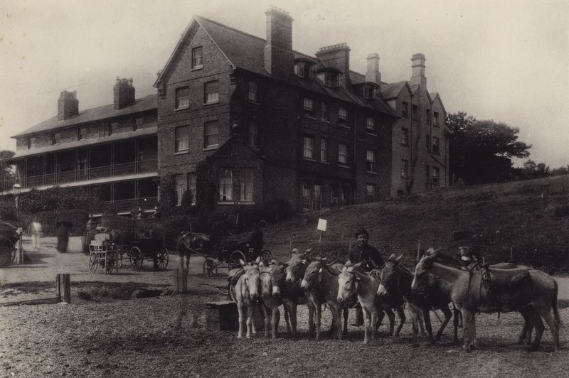 Felixstowe: Bath Hotel (s/hvitt bilde) av English Photographer