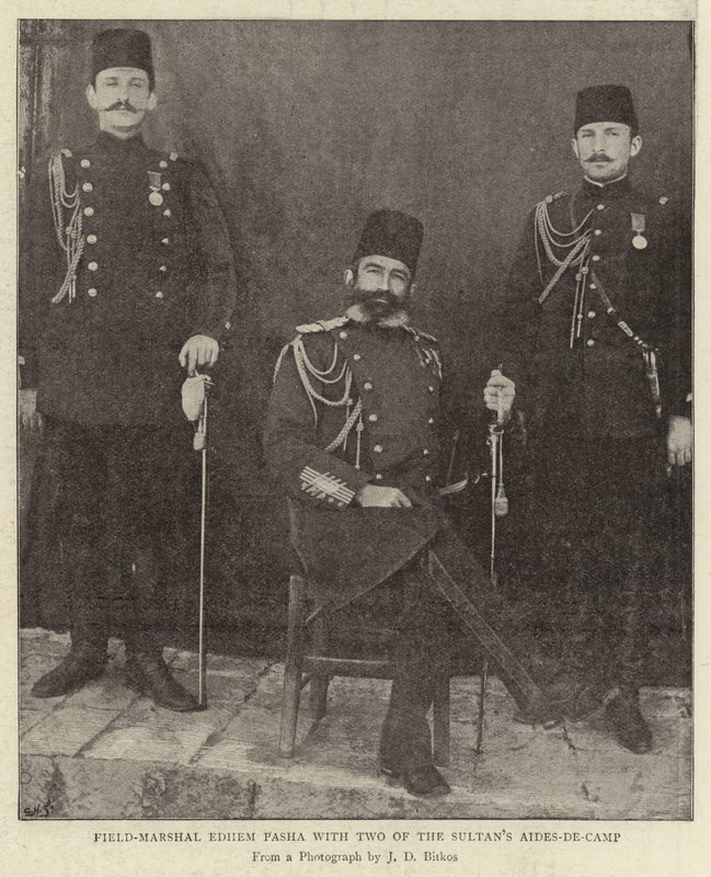 Feltmarskalk Edhem Pasha med to av sultanene Aides-de-Camp av English Photographer