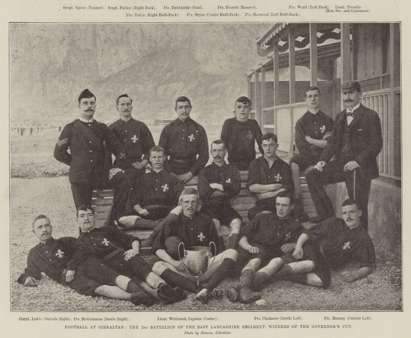 Fotball på Gibraltar, 2. bataljon av East Lancashire Regiment, vinnere av Governors Cup av English Photographer