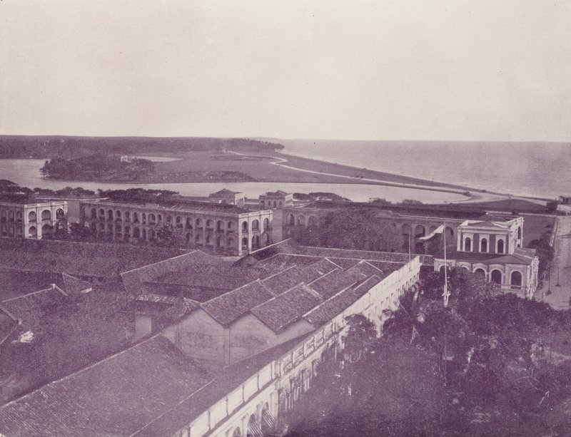 Galle Face and Barracks, Colombo, Ceylon av English Photographer