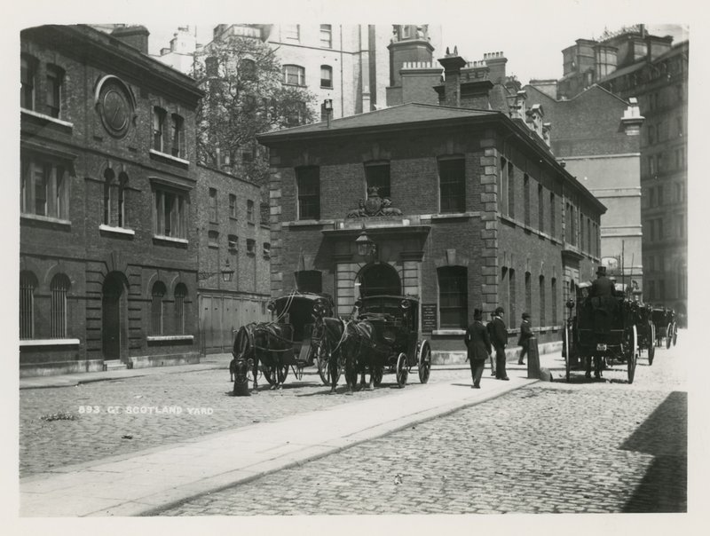 Generell oversikt over hestevogner i Scotland Yard av English Photographer