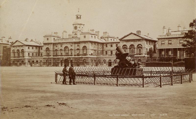 Generell oversikt over Horse Guards Parade av English Photographer
