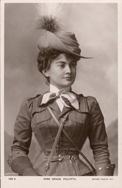 Grace Palotta , østerrikskfødt sceneskuespillerinne, som Daisy i den musikalske komedien The Messenger Boy (s/hv-bilde) av English Photographer