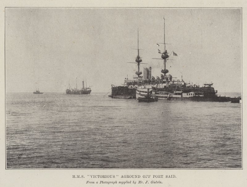 HMS Victorious grunnstøt utenfor Port Said av English Photographer