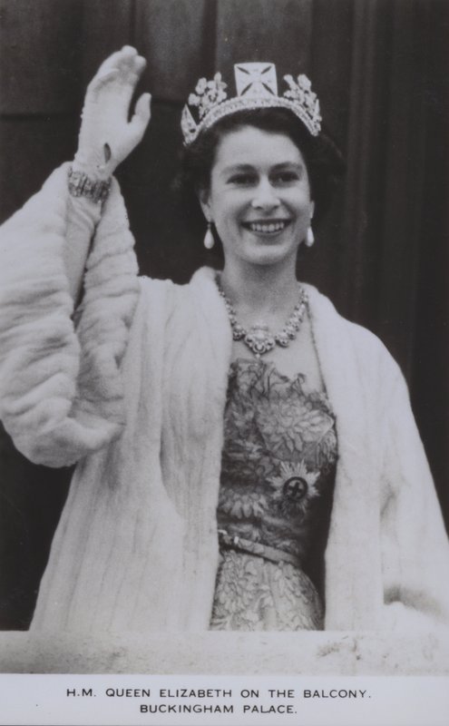 HM Dronning Elizabeth på balkongen, Buckingham Palace (s/hvitt bilde) av English Photographer